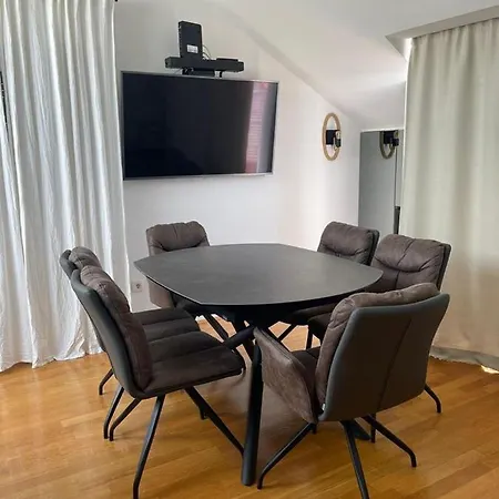Luxury Penthouse Queen * Split