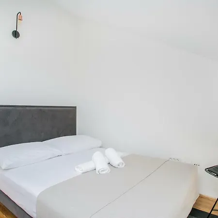 Apartment Luxury Penthouse Queen Split
