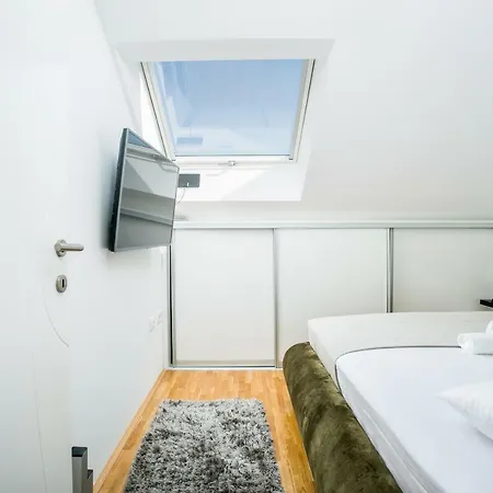Luxury Penthouse Queen *